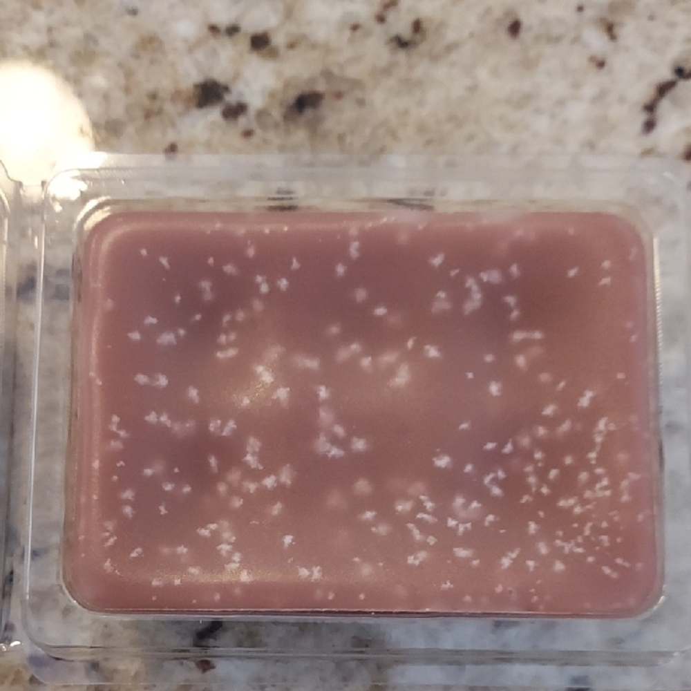 Mahogany Teakwood Bees Wax Melts - Non-Toxic and Clean Burning - Picture 3 of 4